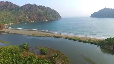 sewa-mobil-wisata-pantai-sipelot